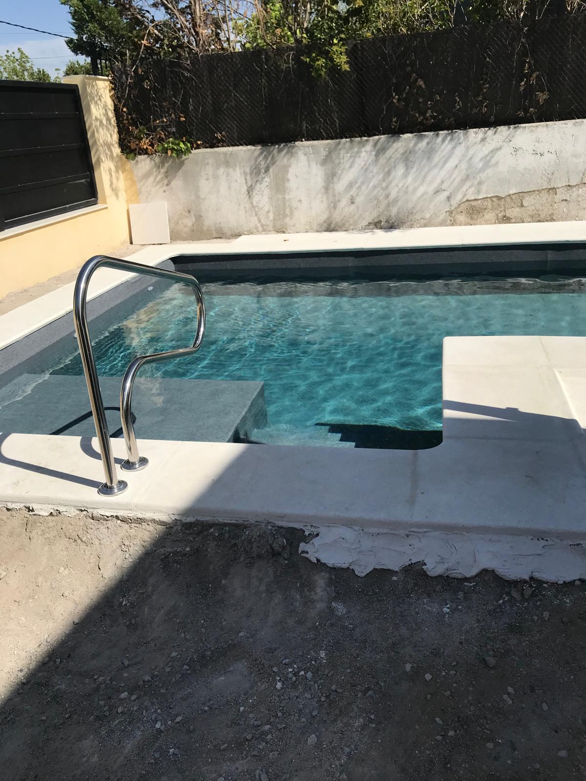 Construcción y obra de piscina de hormigón. Expertos en impermeabilización de piscinas.