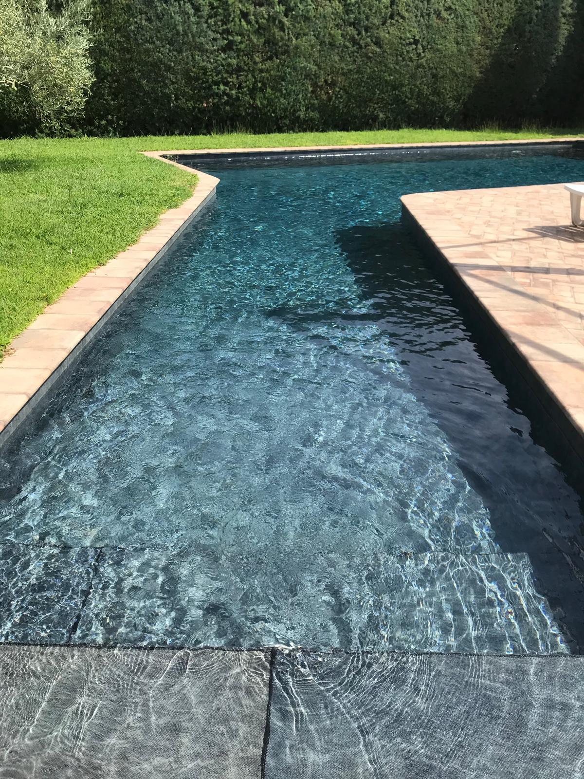 Piscina de hormigón. Experta construcción e impermeabilización. Obra duradera con máxima calidad.